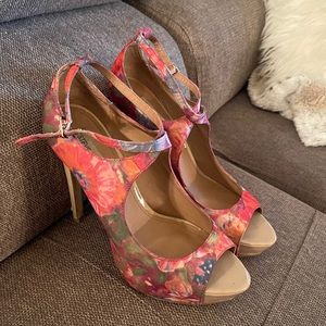 FLORAL STEVE MADDEN HEELS SIZE 10